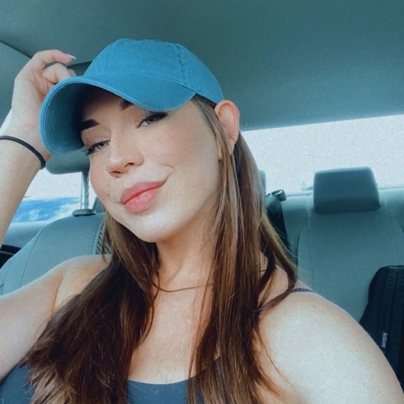 Meet your Posher, Taylor - Picture 1 of 1